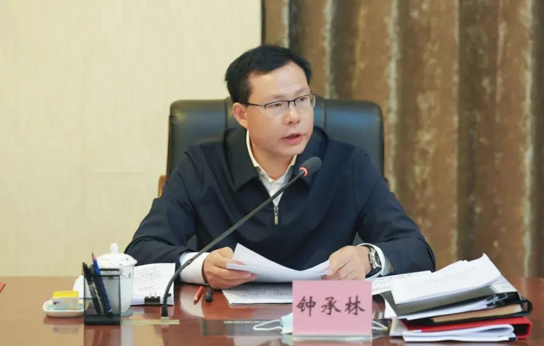 生态环境厅党组理论学习中心组负责人钟承林深入学习贯彻党的二十大