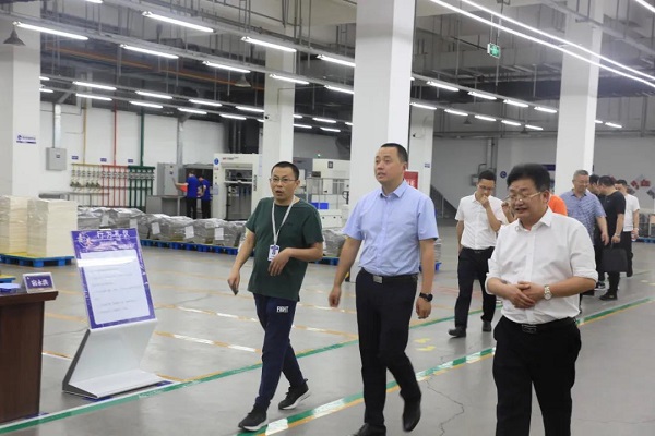 泸州市生态环境局局长陈进到龙马潭区督导臭氧污染防控工作