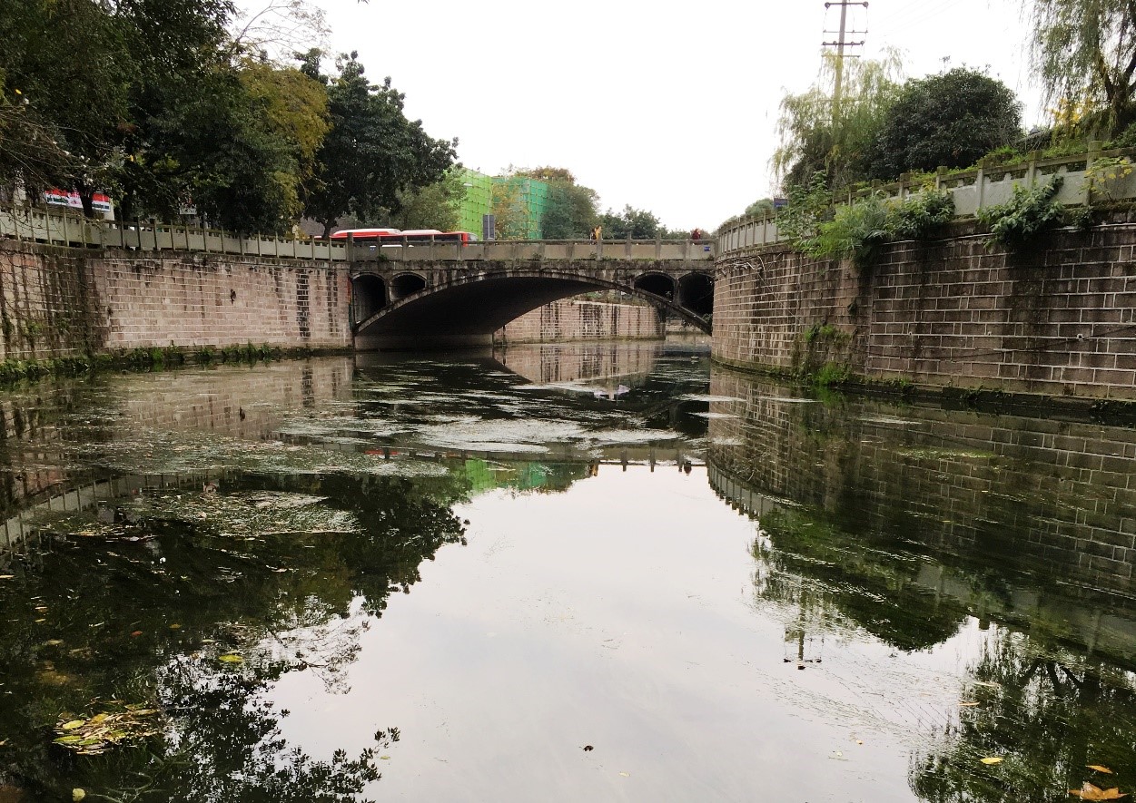 为强化推进成都摸底河生态整治和系统修复,7月24日,环境保护厅组织