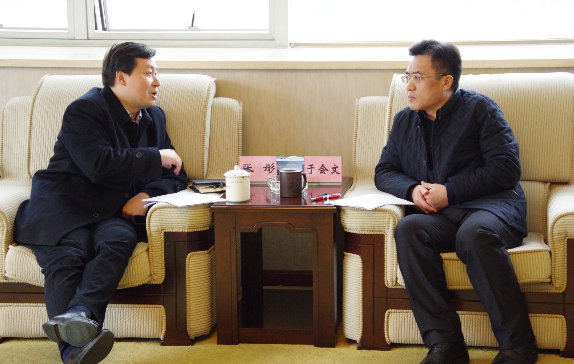 682月26日,乐山市政府市长张彤带领副市长罗新礼,秘书长郑贵林,副